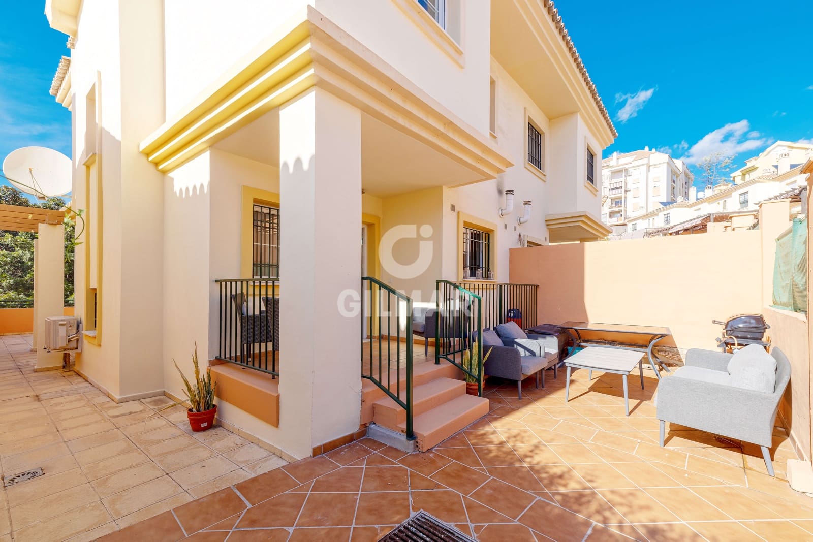 3 bedroom Terraced Villa for sale in Fuengirola with garage - € 549,000 (Ref: 9481629)