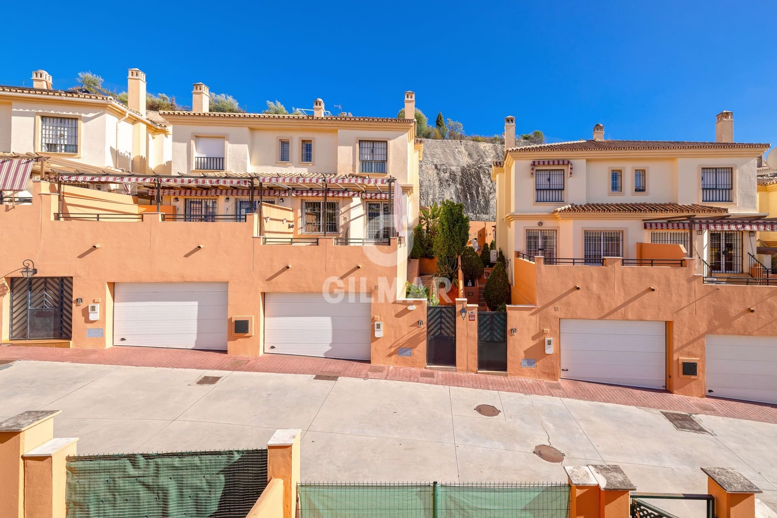 3 bedroom Terraced Villa for sale in Fuengirola with garage - € 549,000 (Ref: 9481629)