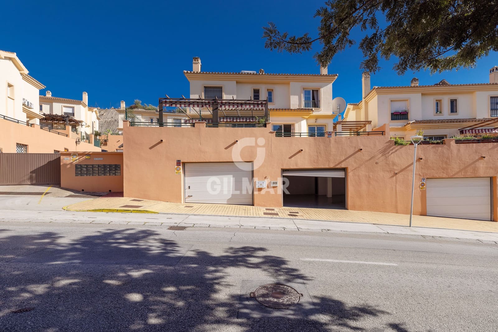3 bedroom Terraced Villa for sale in Fuengirola with garage - € 549,000 (Ref: 9481629)