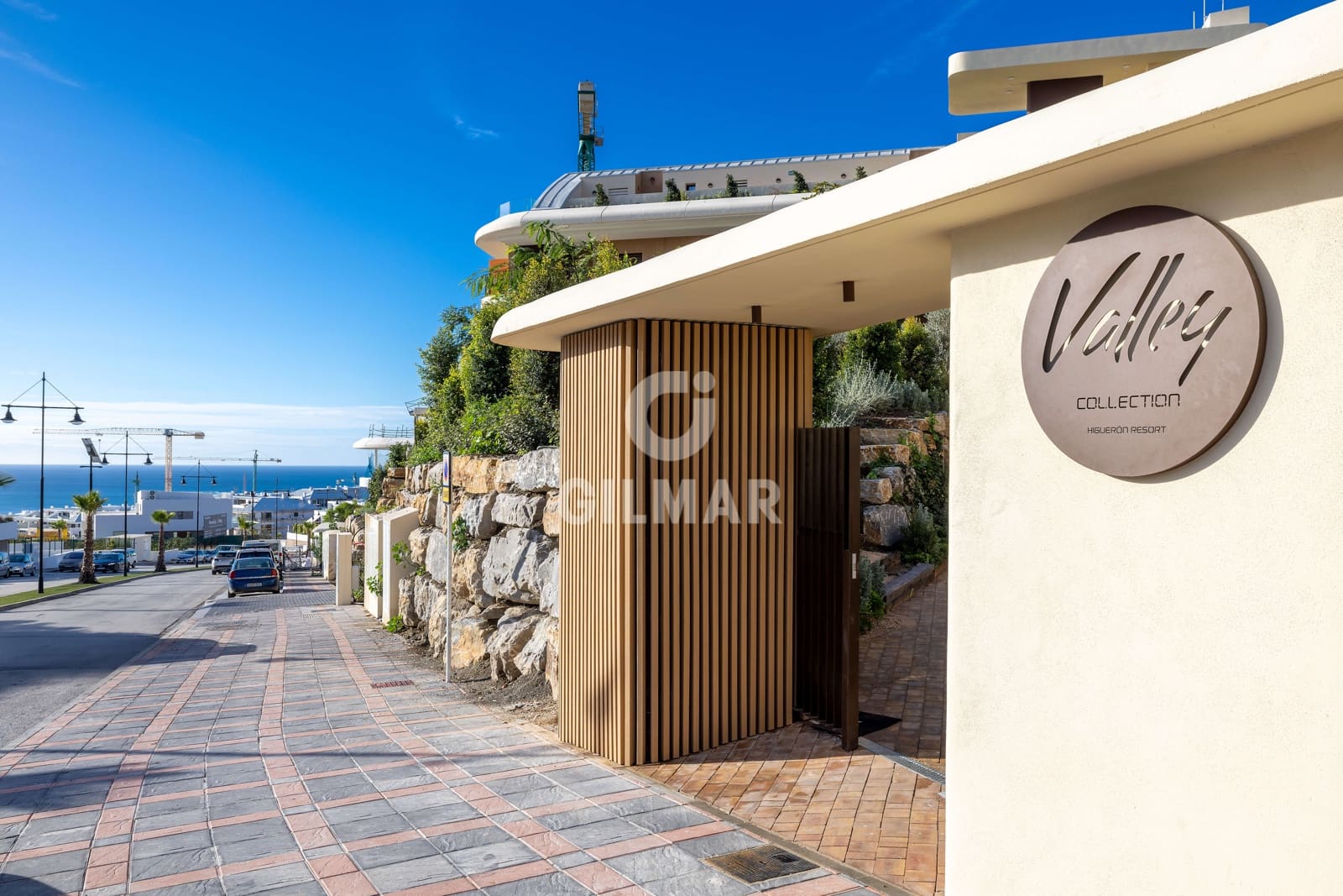 2 bedroom Flat for sale in Fuengirola with pool garage - € 629,000 (Ref: 9481630)