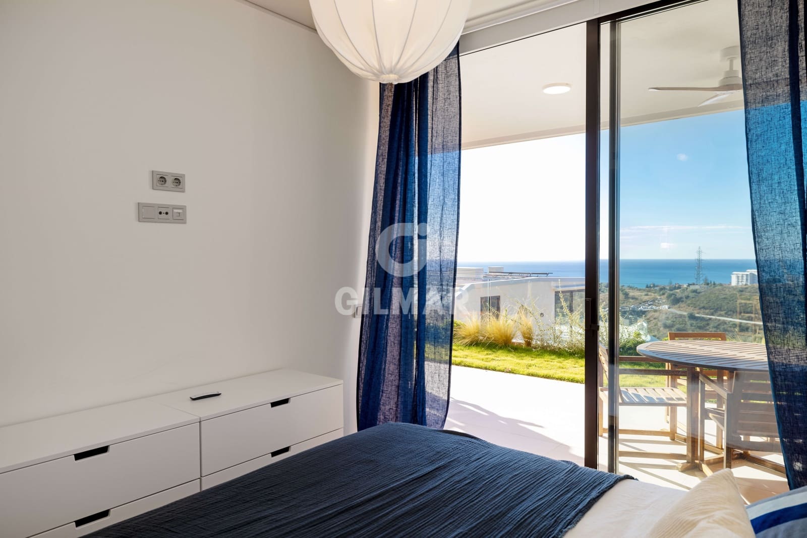 2 bedroom Flat for sale in Fuengirola with pool garage - € 629,000 (Ref: 9481630)