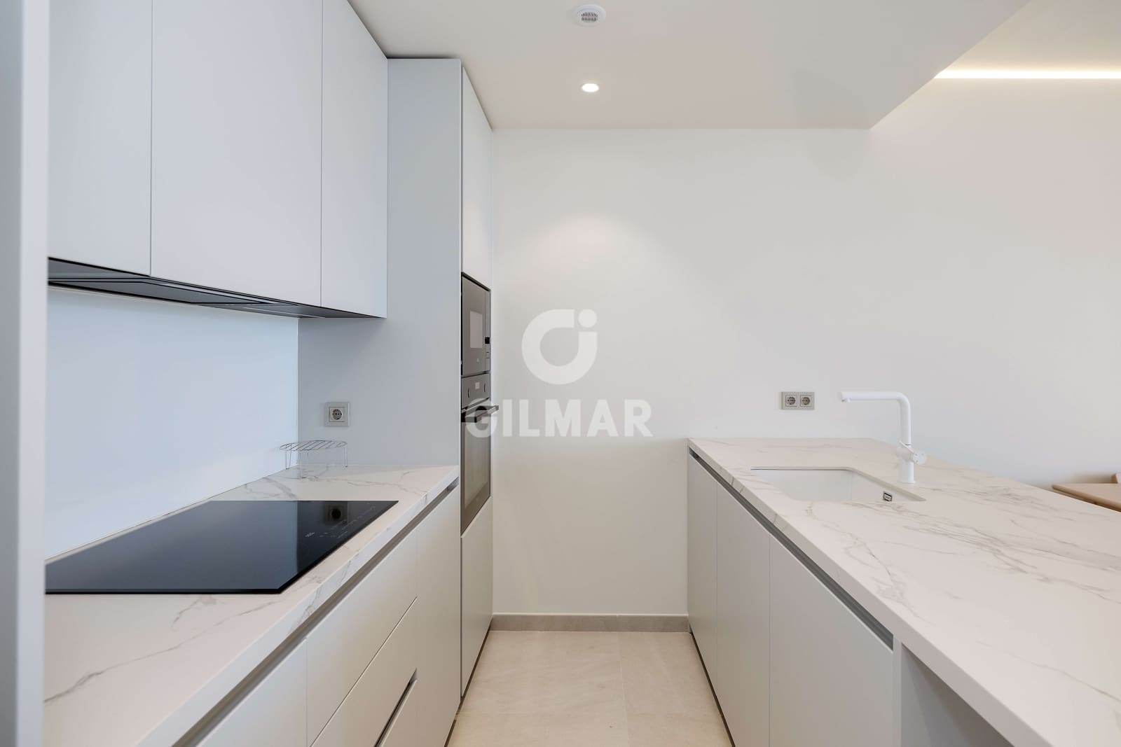 2 bedroom Flat for sale in Fuengirola with pool garage - € 629,000 (Ref: 9481630)