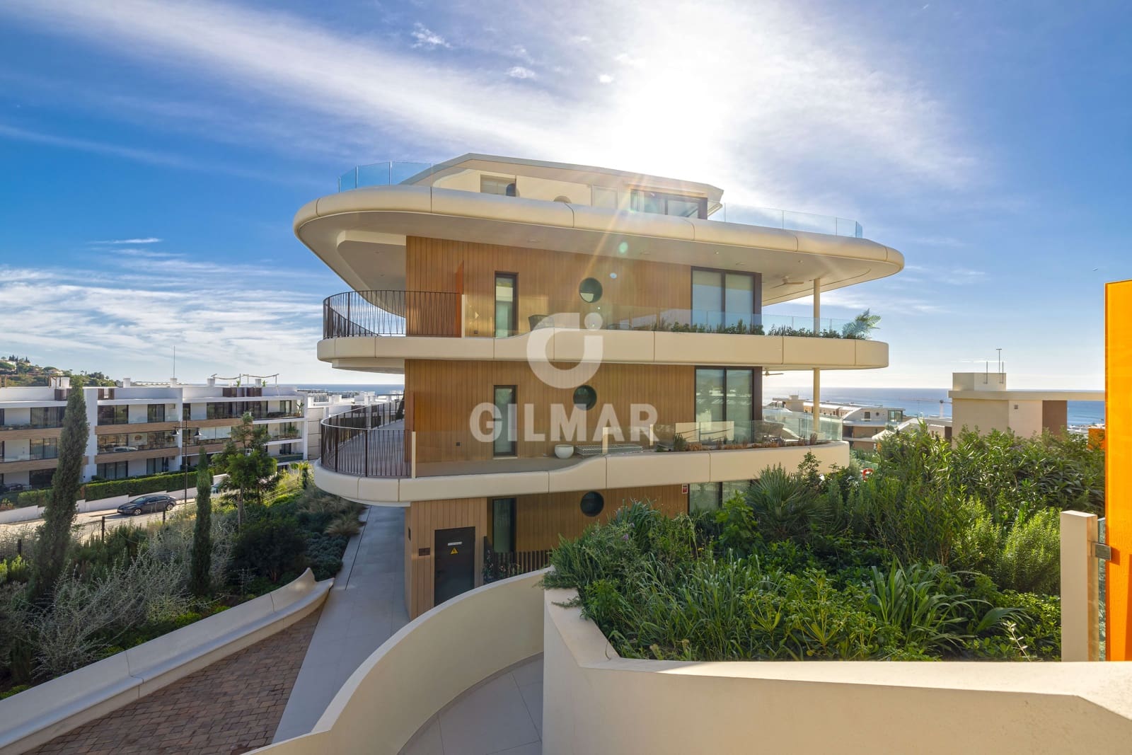 2 bedroom Flat for sale in Fuengirola with pool garage - € 629,000 (Ref: 9481630)