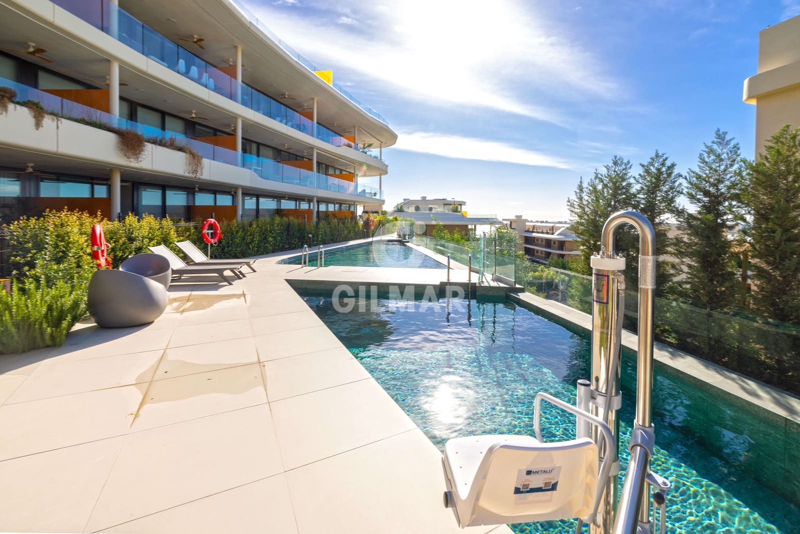 2 bedroom Flat for sale in Fuengirola with pool garage - € 629,000 (Ref: 9481630)