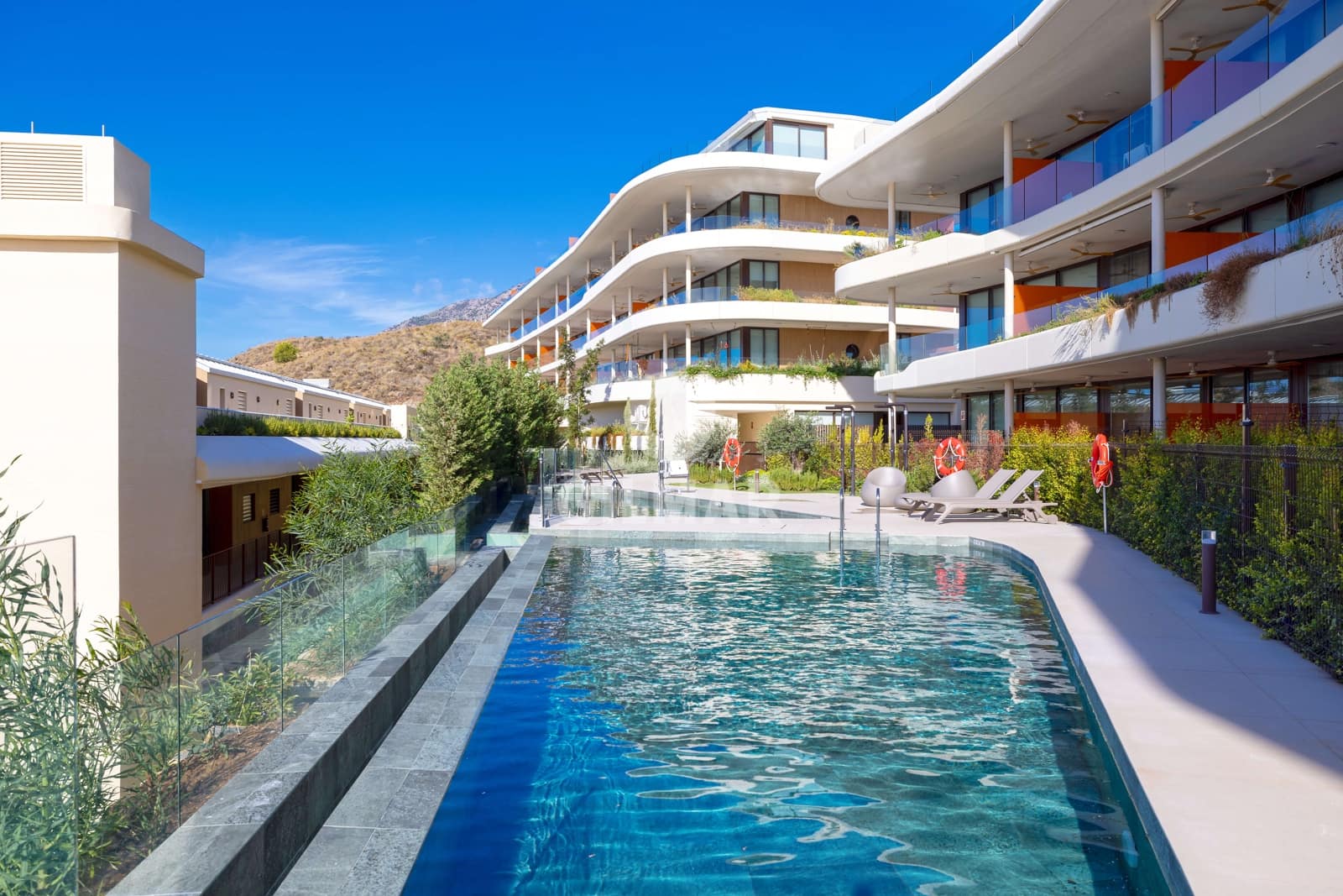 2 bedroom Flat for sale in Fuengirola with pool garage - € 629,000 (Ref: 9481630)