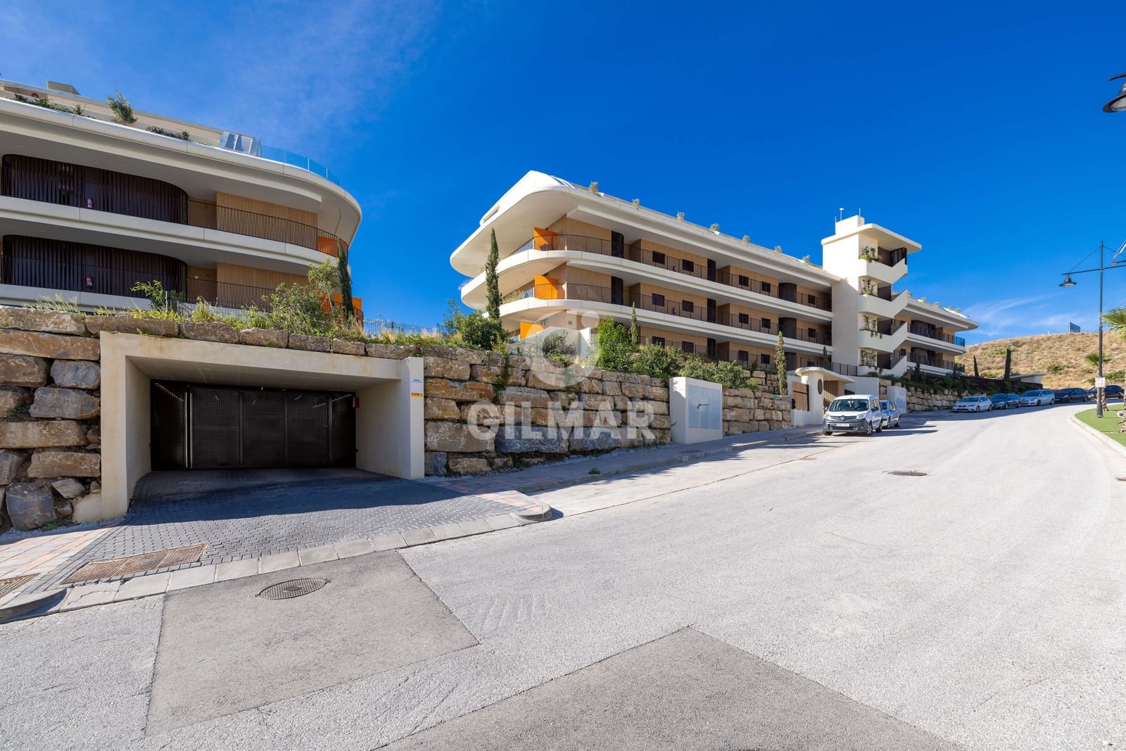 2 bedroom Flat for sale in Fuengirola with pool garage - € 629,000 (Ref: 9481630)