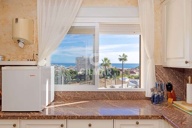 Chalet de 10 habitaciones en Benalmadena Costa, Benalmádena en venta con piscina garaje - 2.195.000 € (Ref: 9481632)