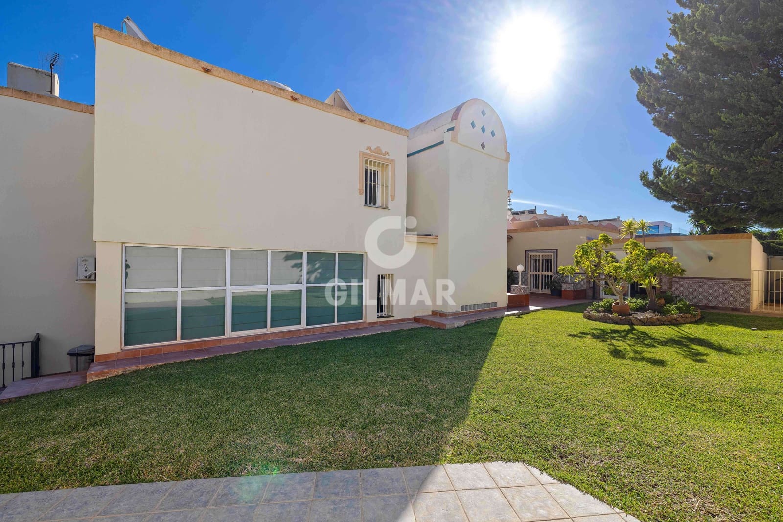 Chalet de 10 habitaciones en Benalmadena Costa en venta con piscina garaje - 2.195.000 € (Ref: 9481632)