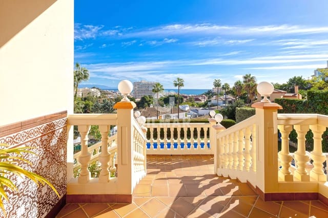 Chalet de 10 habitaciones en Benalmadena Costa, Benalmádena en venta con piscina garaje - 2.195.000 € (Ref: 9481632)