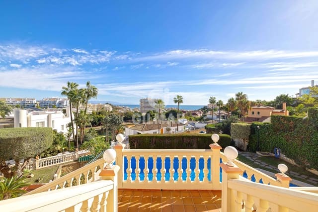 Chalet de 10 habitaciones en Benalmadena Costa, Benalmádena en venta con piscina garaje - 2.195.000 € (Ref: 9481632)