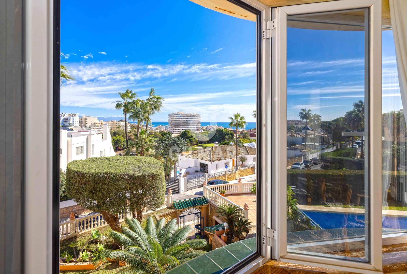 Chalet de 10 habitaciones en Benalmadena Costa en venta con piscina garaje - 2.195.000 € (Ref: 9481632)