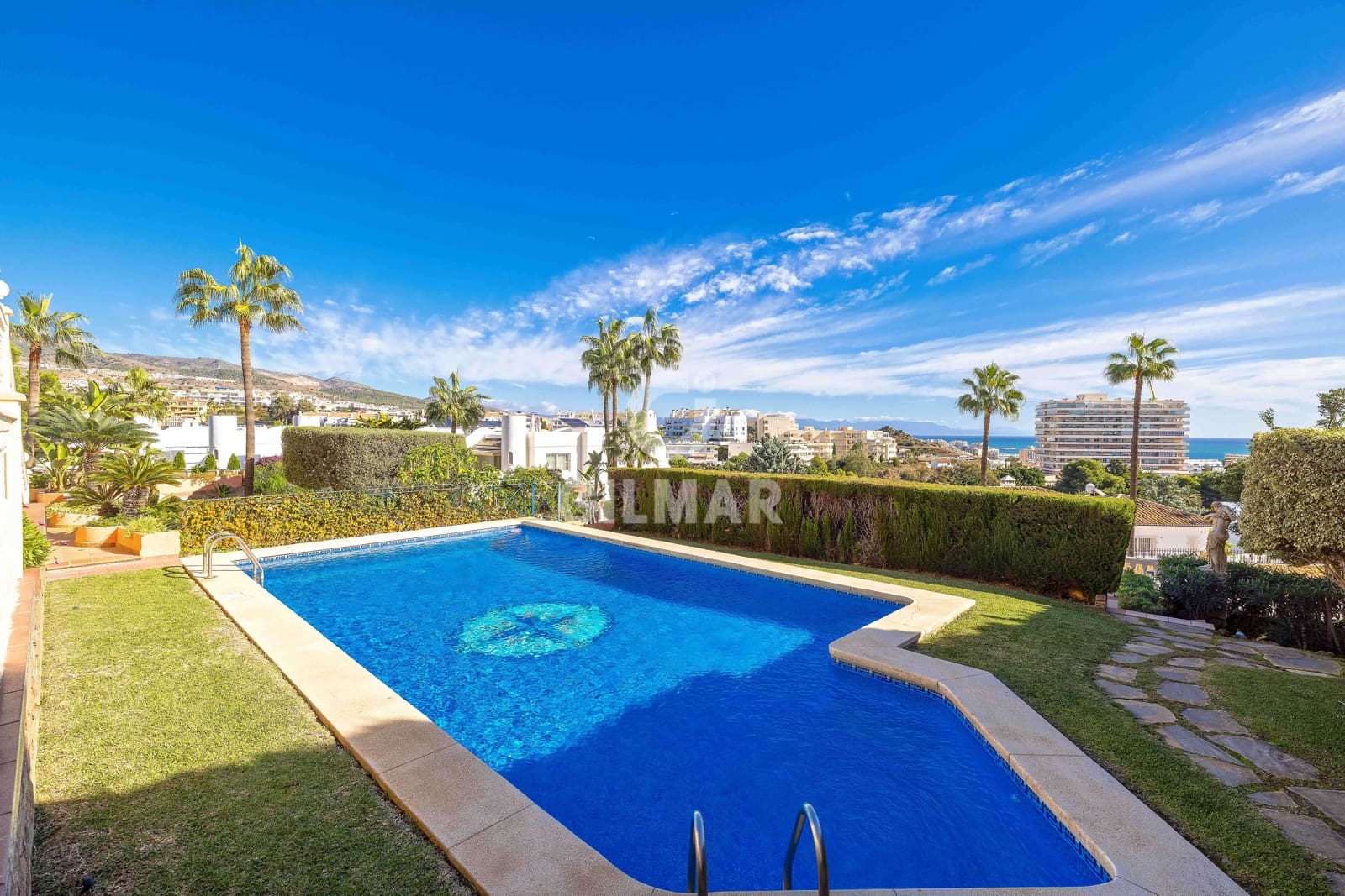 Chalet de 10 habitaciones en Benalmadena Costa en venta con piscina garaje - 2.195.000 € (Ref: 9481632)
