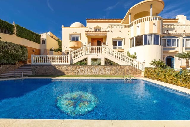 Chalet de 10 habitaciones en Benalmadena Costa, Benalmádena en venta con piscina garaje - 2.195.000 € (Ref: 9481632)