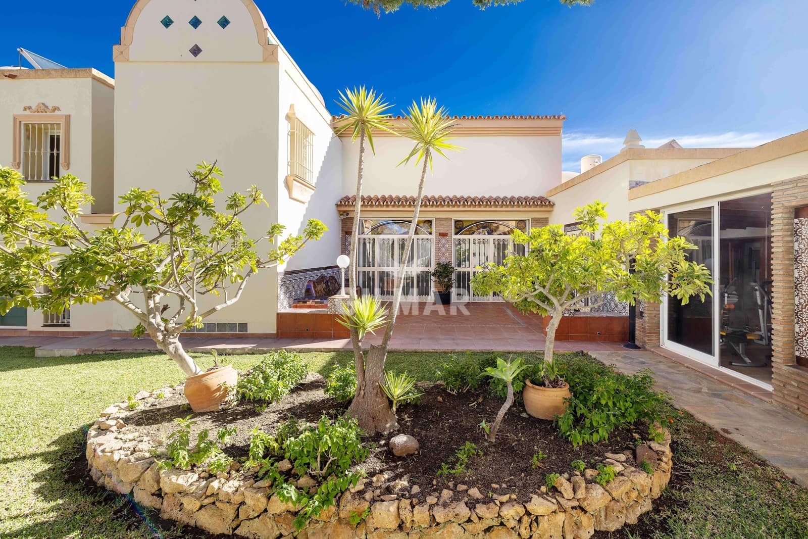 Chalet de 10 habitaciones en Benalmadena Costa en venta con piscina garaje - 2.195.000 € (Ref: 9481632)