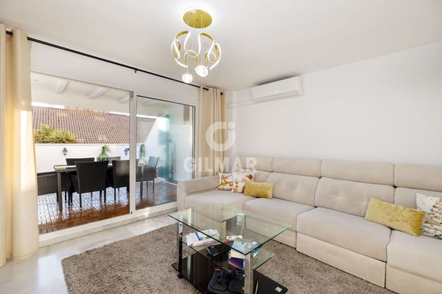 Adosado de 4 habitaciones en Benalmádena pueblo, Benalmádena en venta con piscina garaje - 425.000 € (Ref: 9481637)