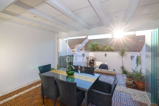 Adosado de 4 habitaciones en Benalmádena pueblo, Benalmádena en venta con piscina garaje - 425.000 € (Ref: 9481637)