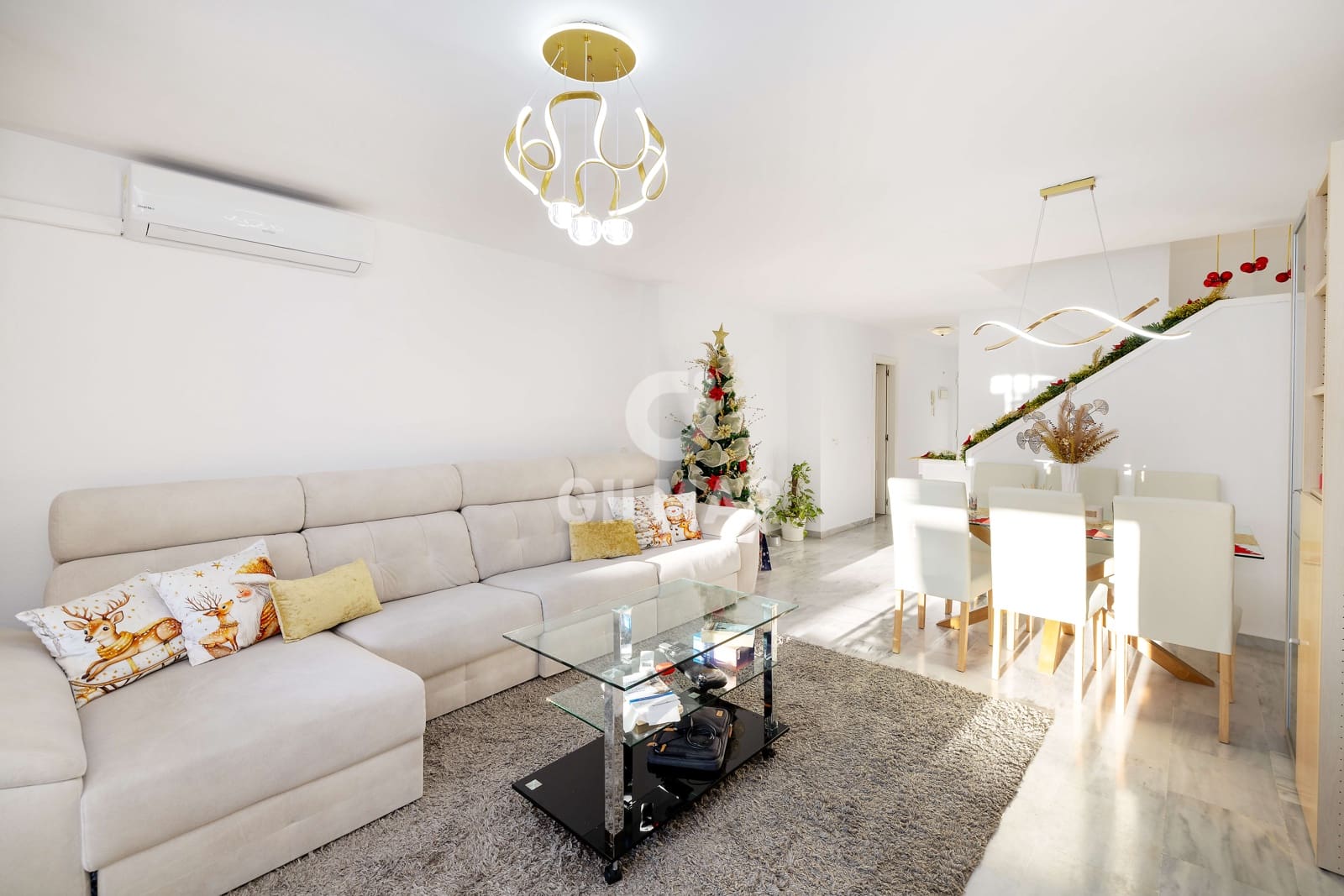 Adosado de 4 habitaciones en Benalmádena en venta con piscina garaje - 425.000 € (Ref: 9481637)