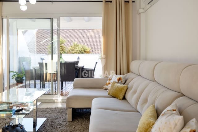 Adosado de 4 habitaciones en Benalmádena pueblo, Benalmádena en venta con piscina garaje - 425.000 € (Ref: 9481637)