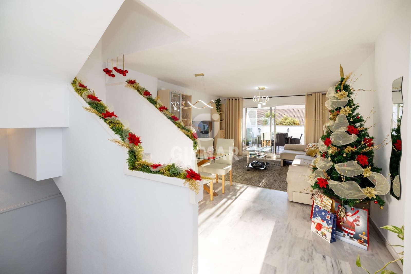 Adosado de 4 habitaciones en Benalmádena en venta con piscina garaje - 425.000 € (Ref: 9481637)