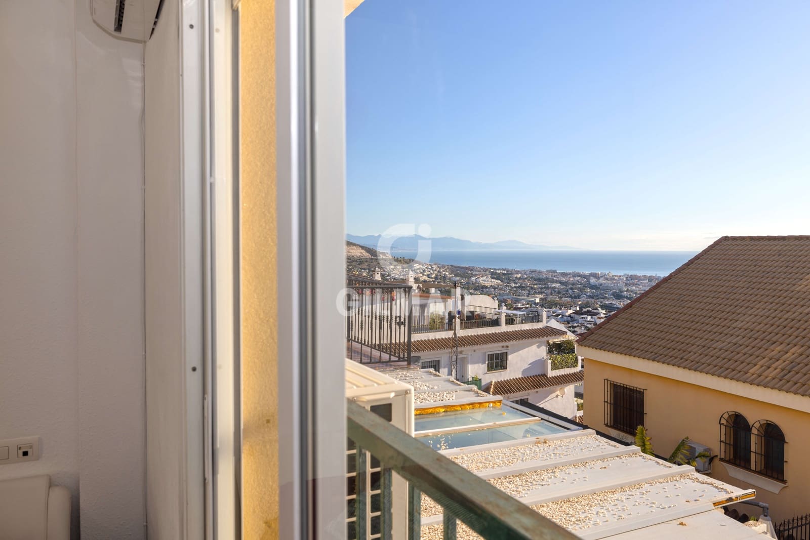 Adosado de 4 habitaciones en Benalmádena en venta con piscina garaje - 425.000 € (Ref: 9481637)