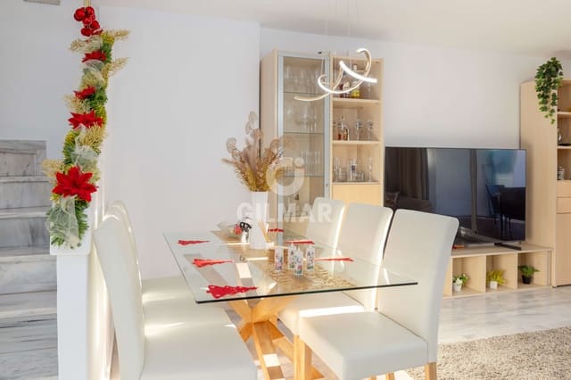 Adosado de 4 habitaciones en Benalmádena pueblo, Benalmádena en venta con piscina garaje - 425.000 € (Ref: 9481637)