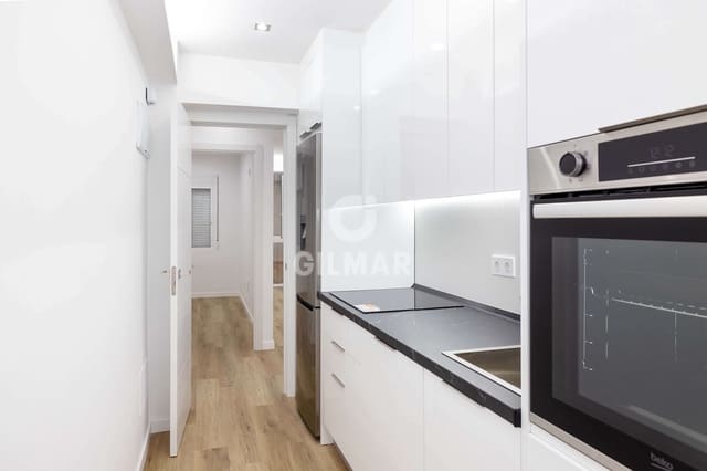 Piso de 3 habitaciones en Zona Puerto Deportivo, Fuengirola en venta - 325.000 € (Ref: 9481638)