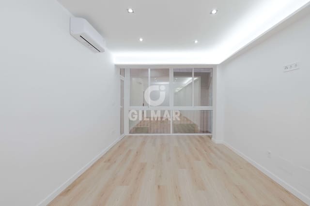Piso de 3 habitaciones en Zona Puerto Deportivo, Fuengirola en venta - 325.000 € (Ref: 9481638)