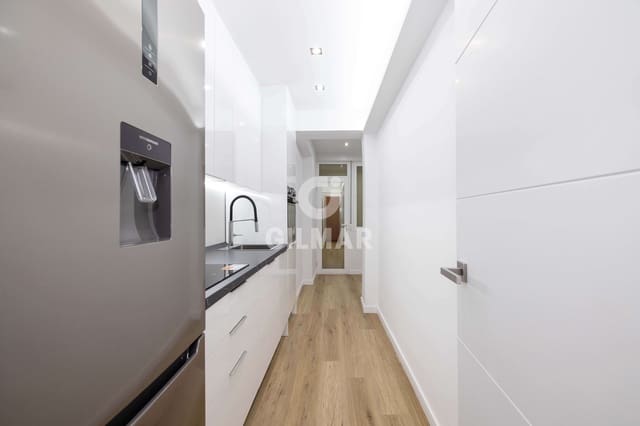 Piso de 3 habitaciones en Zona Puerto Deportivo, Fuengirola en venta - 325.000 € (Ref: 9481638)