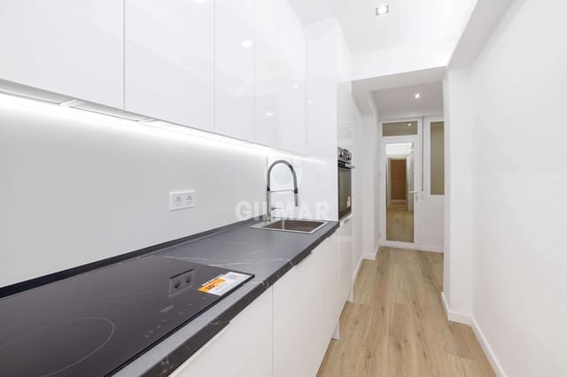 Piso de 3 habitaciones en Zona Puerto Deportivo, Fuengirola en venta - 325.000 € (Ref: 9481638)