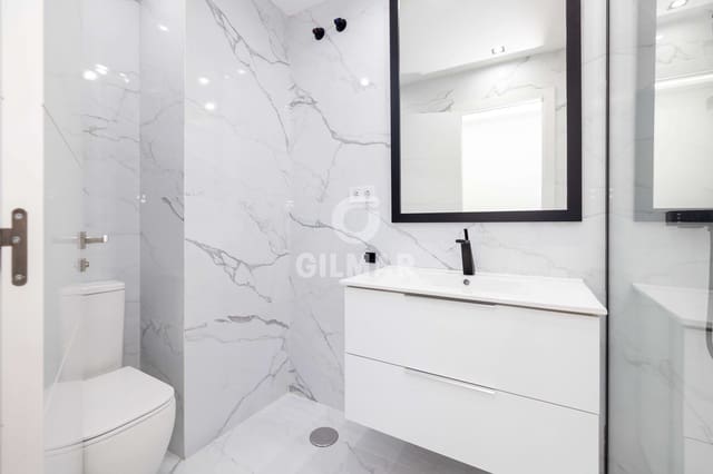 Piso de 3 habitaciones en Zona Puerto Deportivo, Fuengirola en venta - 325.000 € (Ref: 9481638)