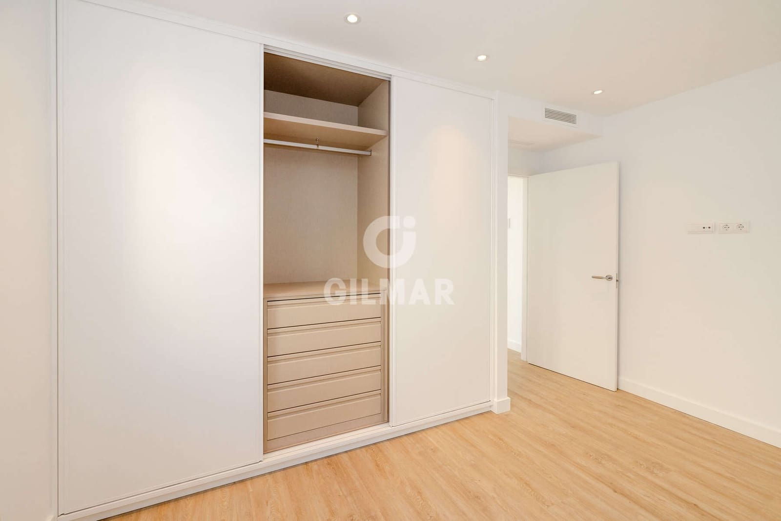 3 soveværelse Penthouse til salg i Estepona med garage - € 1.159.000 (Ref: 9489991)