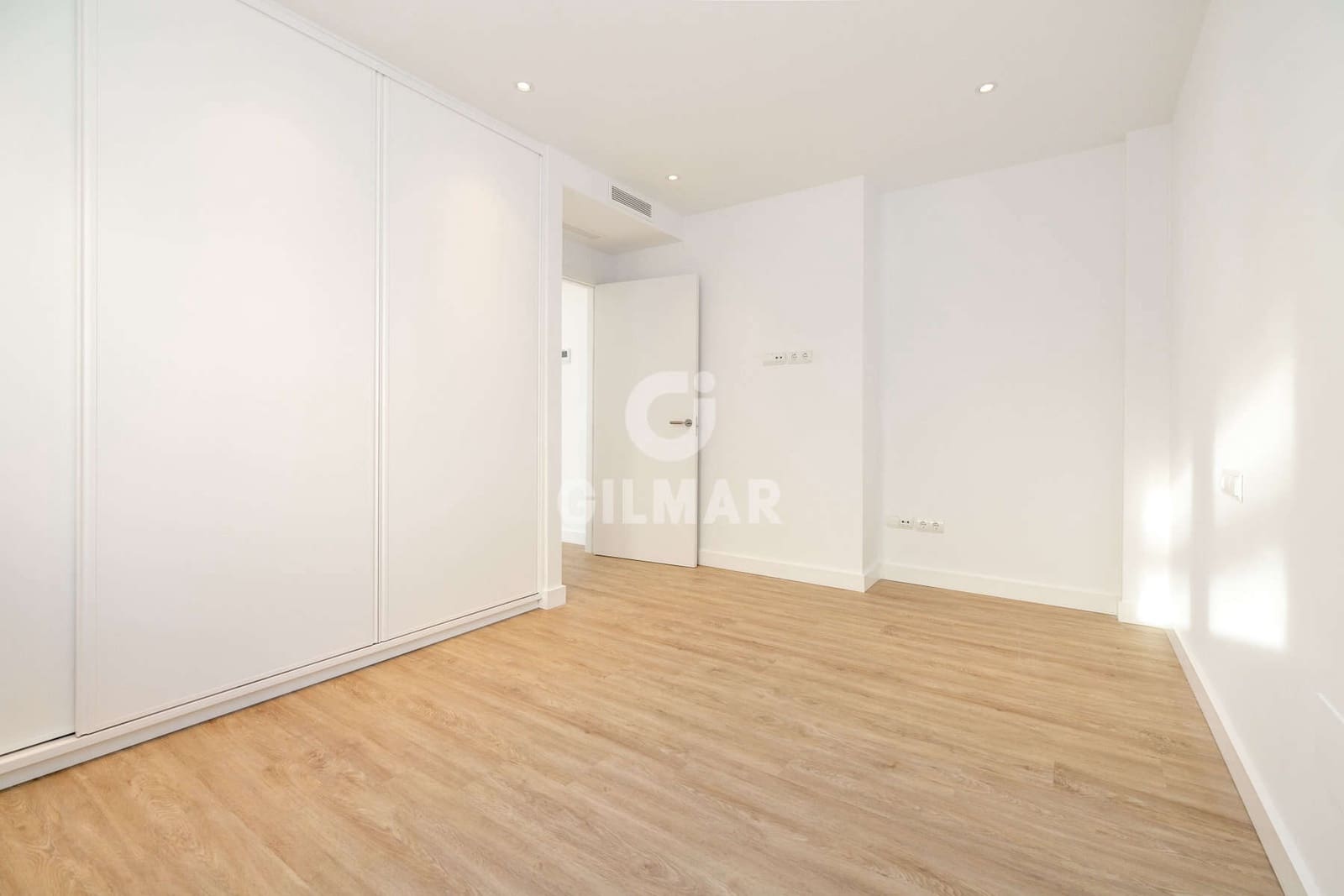 3 soveværelse Penthouse til salg i Estepona med garage - € 1.159.000 (Ref: 9489991)