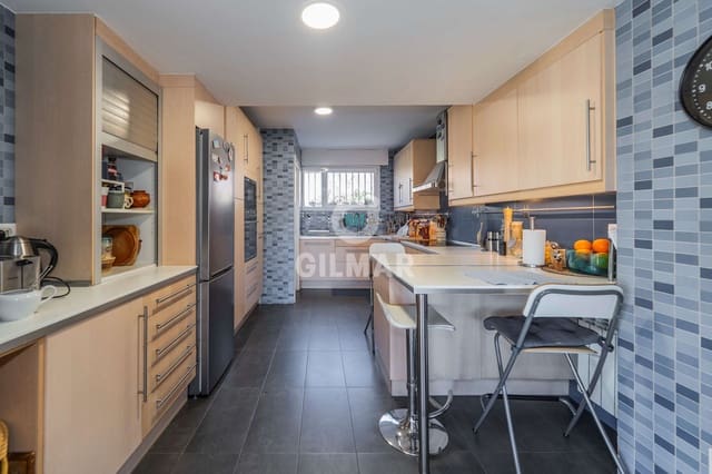 5 sovrum Radhus till salu i Mirasierra, Madrid stad med pool garage - 1 690 000 € (Ref: 9500130)