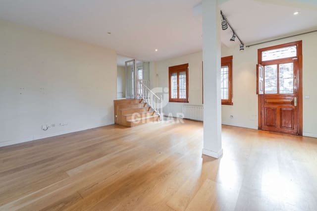 4 sovrum Semi-fristående Villa till salu i Hispanoamérica, Madrid stad - 1 900 000 € (Ref: 9500131)