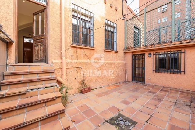 4 sovrum Semi-fristående Villa till salu i Hispanoamérica, Madrid stad - 1 900 000 € (Ref: 9500131)
