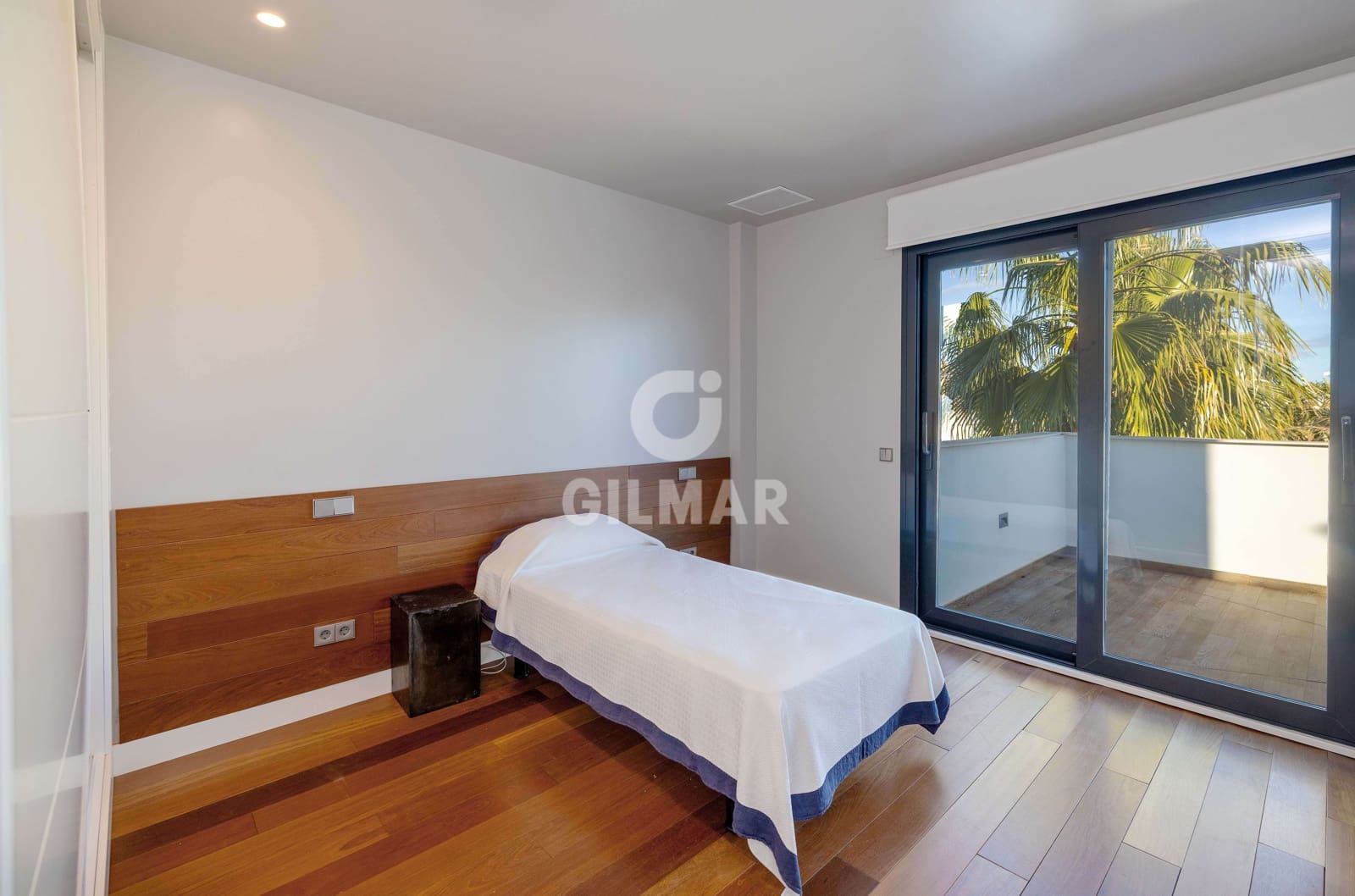 5 bedroom Villa for sale in Marbesa with pool garage - € 2,325,000 (Ref: 9503499)