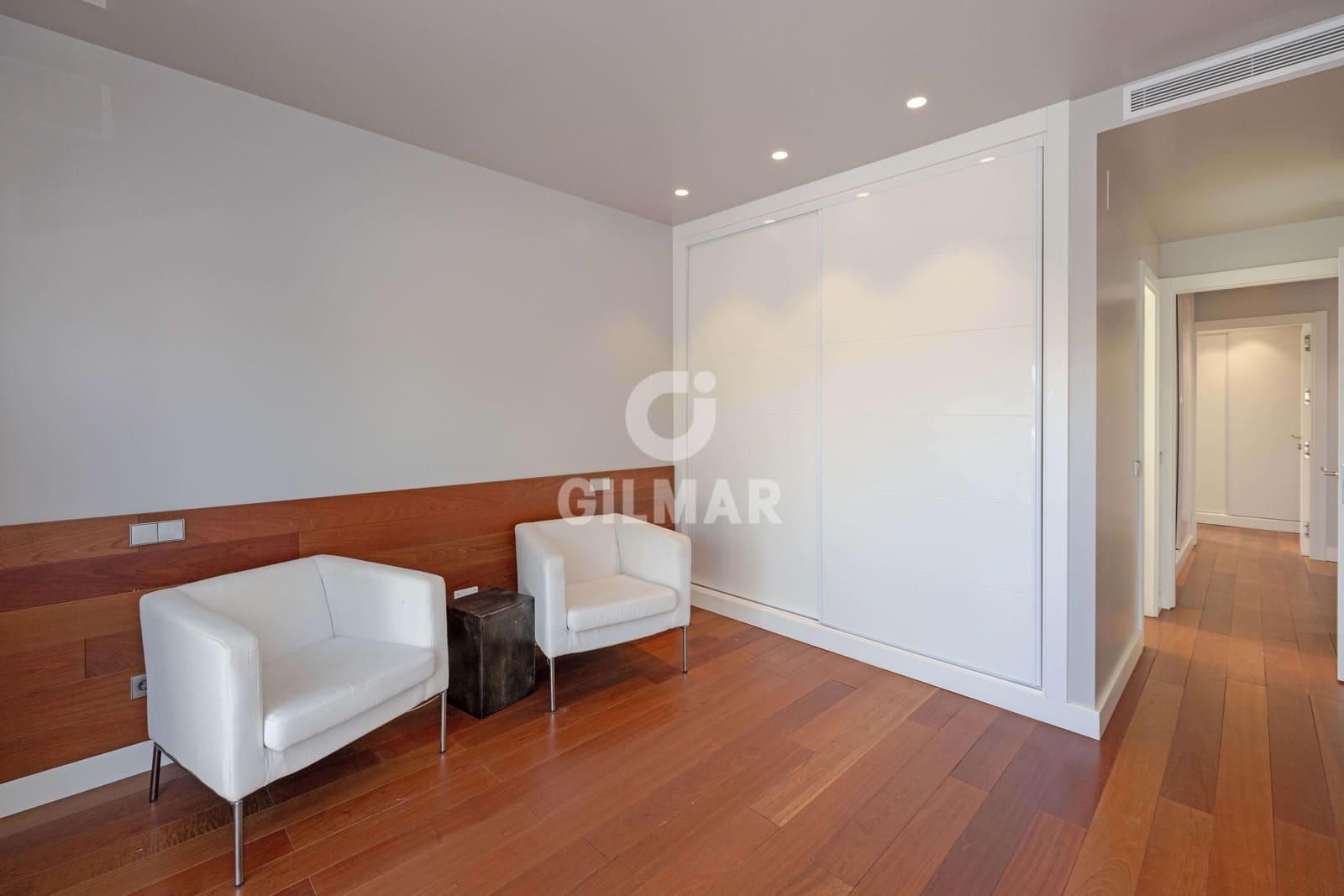 5 bedroom Villa for sale in Marbesa with pool garage - € 2,325,000 (Ref: 9503499)