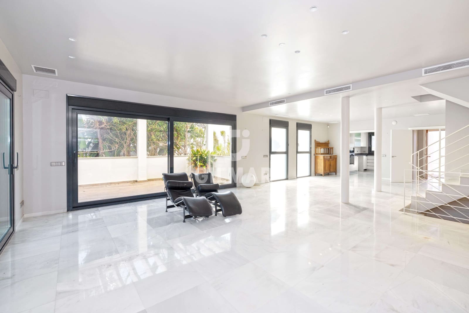 5 bedroom Villa for sale in Marbesa with pool garage - € 2,325,000 (Ref: 9503499)