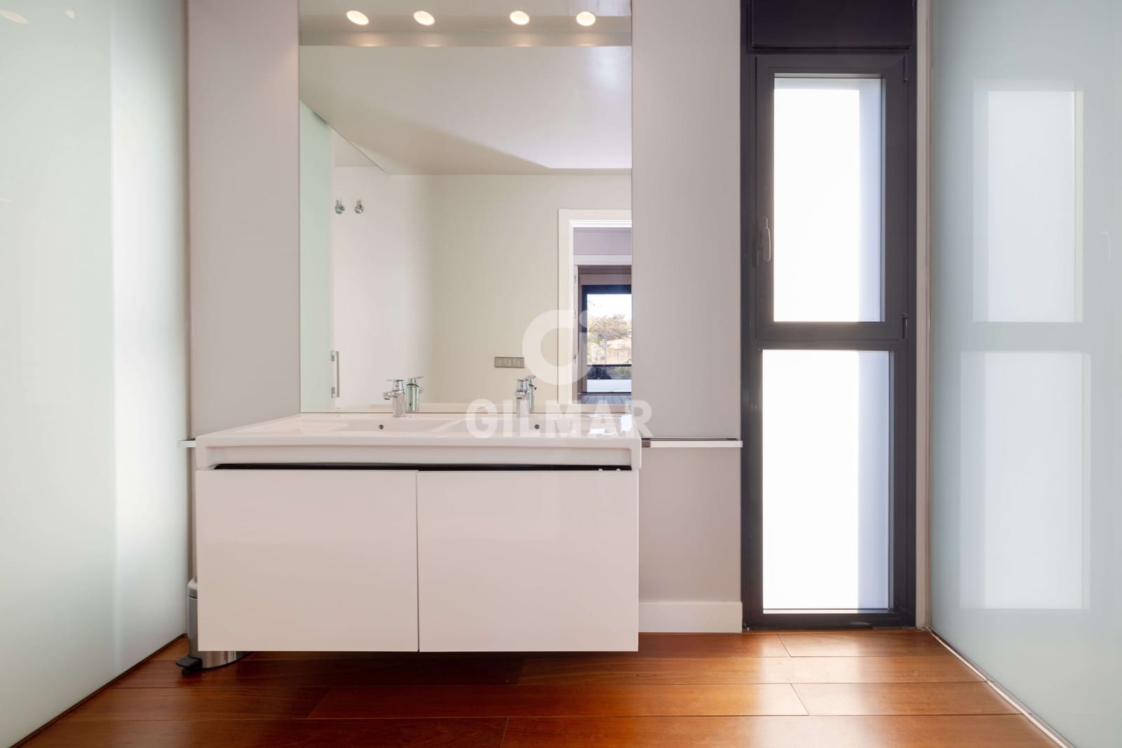 5 bedroom Villa for sale in Marbesa with pool garage - € 2,325,000 (Ref: 9503499)