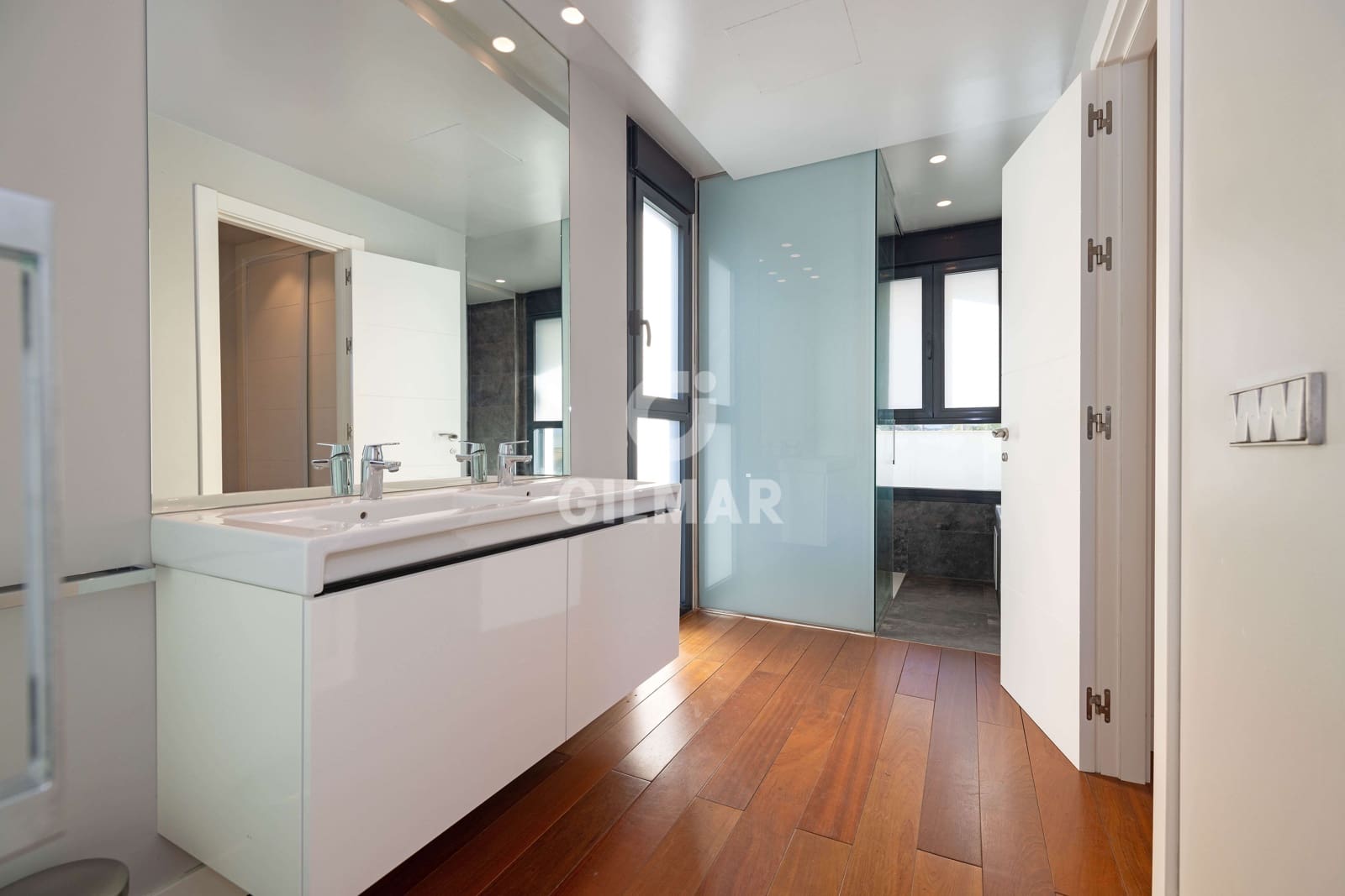 5 bedroom Villa for sale in Marbesa with pool garage - € 2,325,000 (Ref: 9503499)