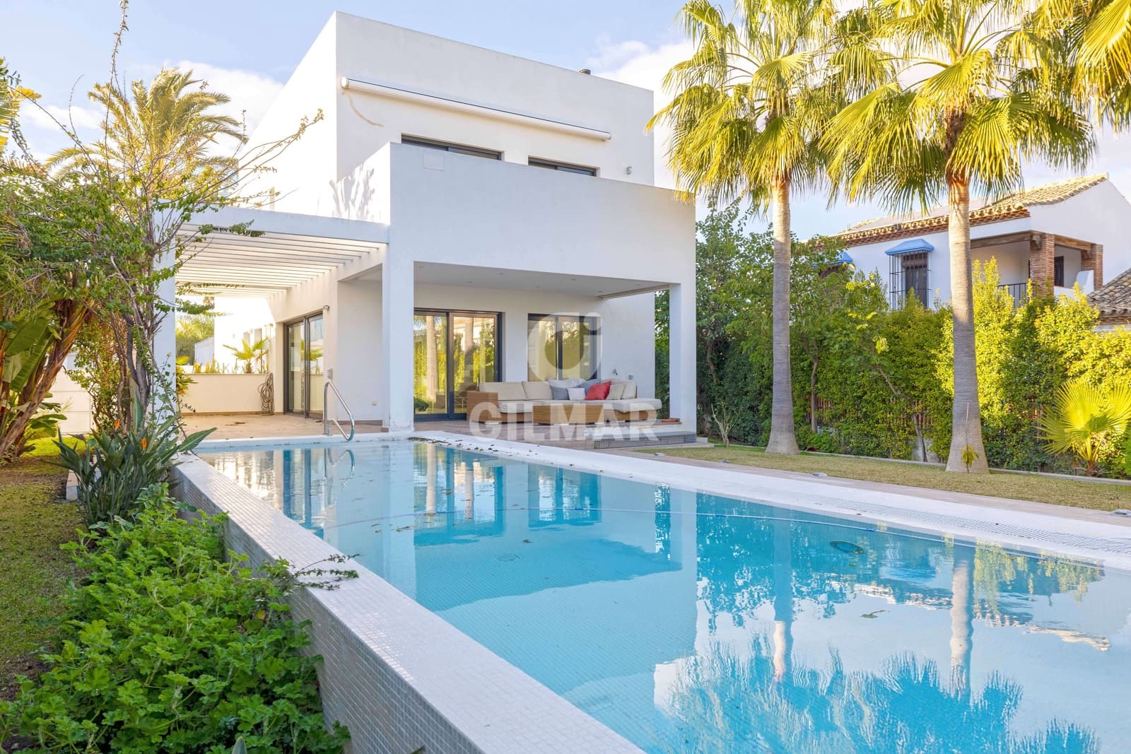 5 bedroom Villa for sale in Marbesa with pool garage - € 2,325,000 (Ref: 9503499)