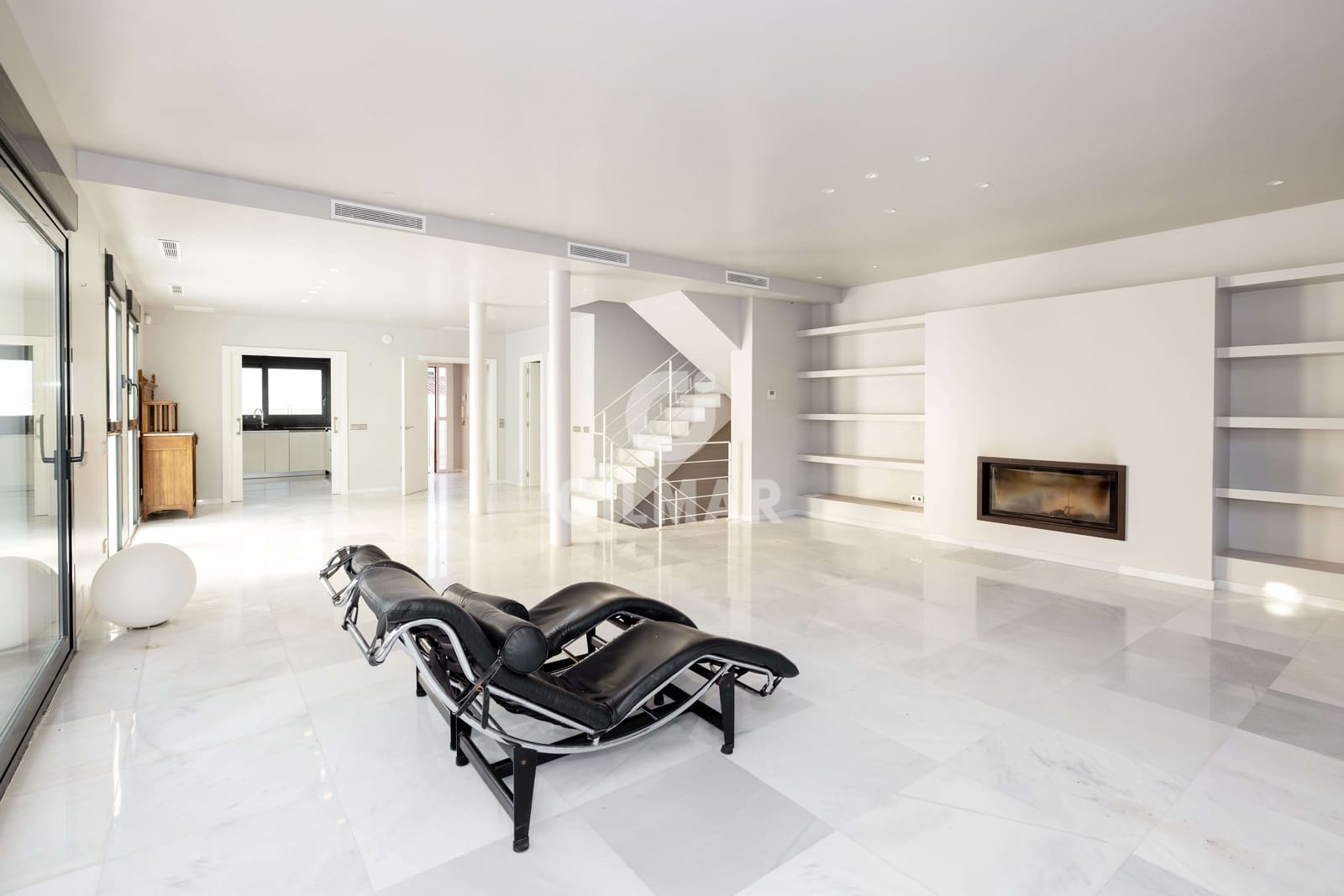 5 bedroom Villa for sale in Marbesa with pool garage - € 2,325,000 (Ref: 9503499)