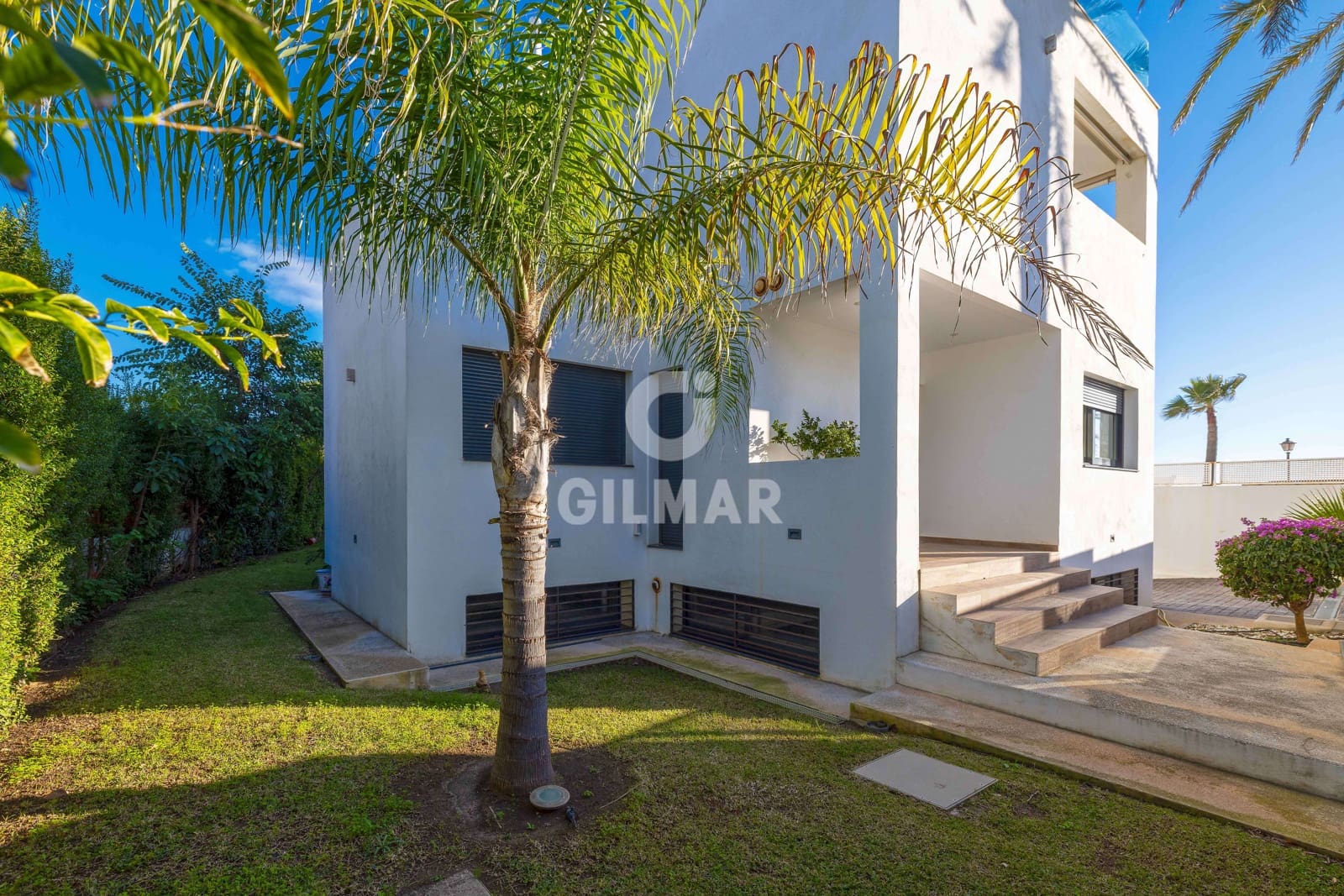 5 bedroom Villa for sale in Marbesa with pool garage - € 2,325,000 (Ref: 9503499)