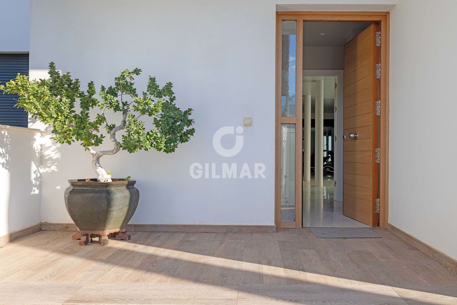 5 bedroom Villa for sale in Marbesa with pool garage - € 2,325,000 (Ref: 9503499)