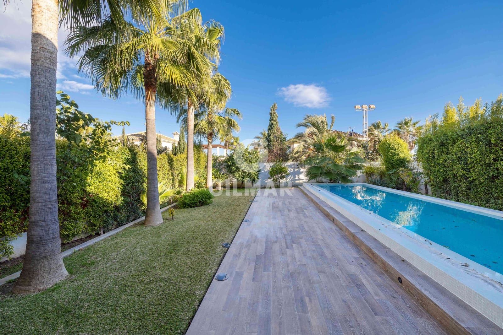 5 bedroom Villa for sale in Marbesa with pool garage - € 2,325,000 (Ref: 9503499)