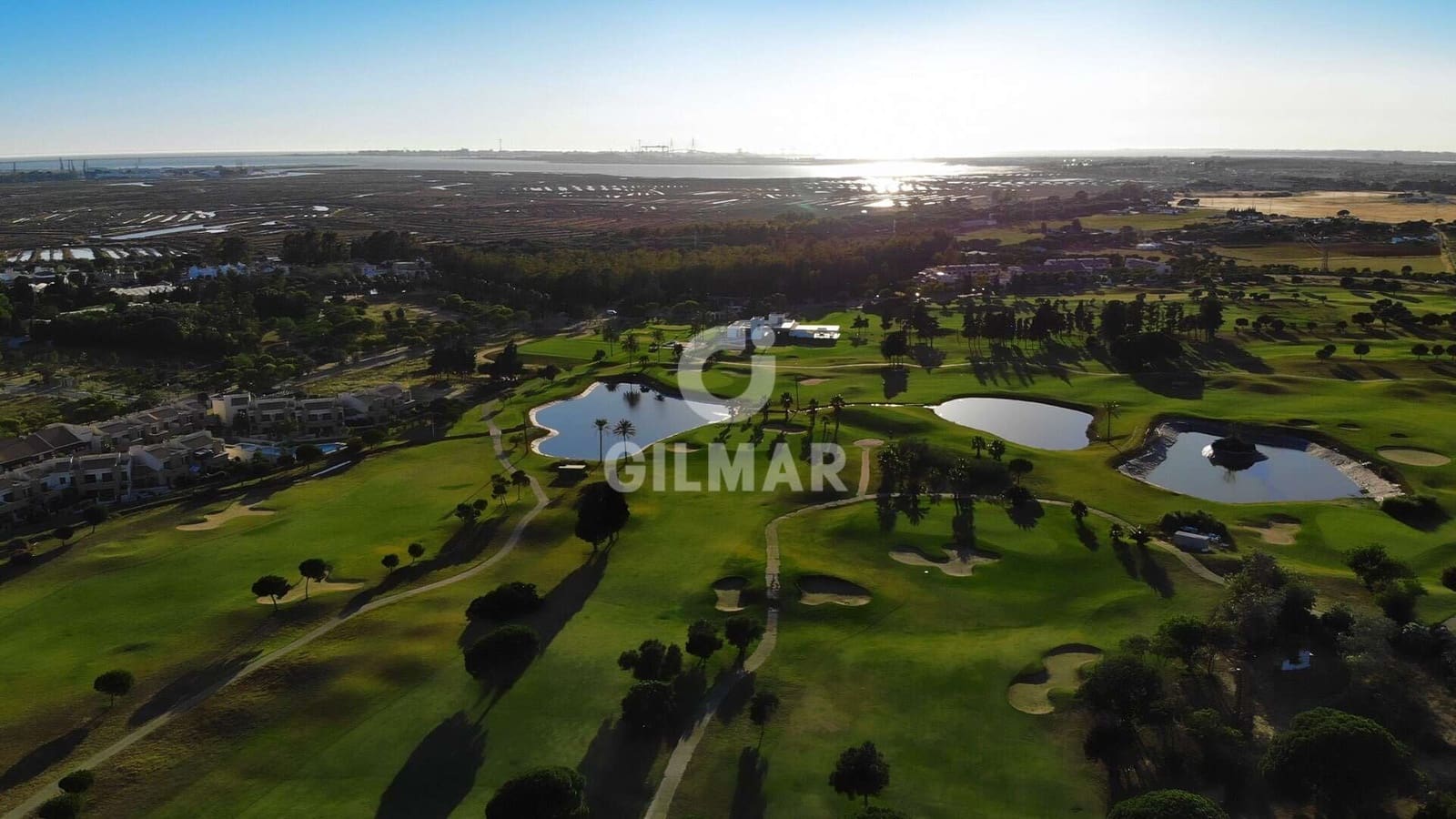 Adosado de 4 habitaciones en Puerto Real en venta con piscina - 450.000 € (Ref: 9506952)