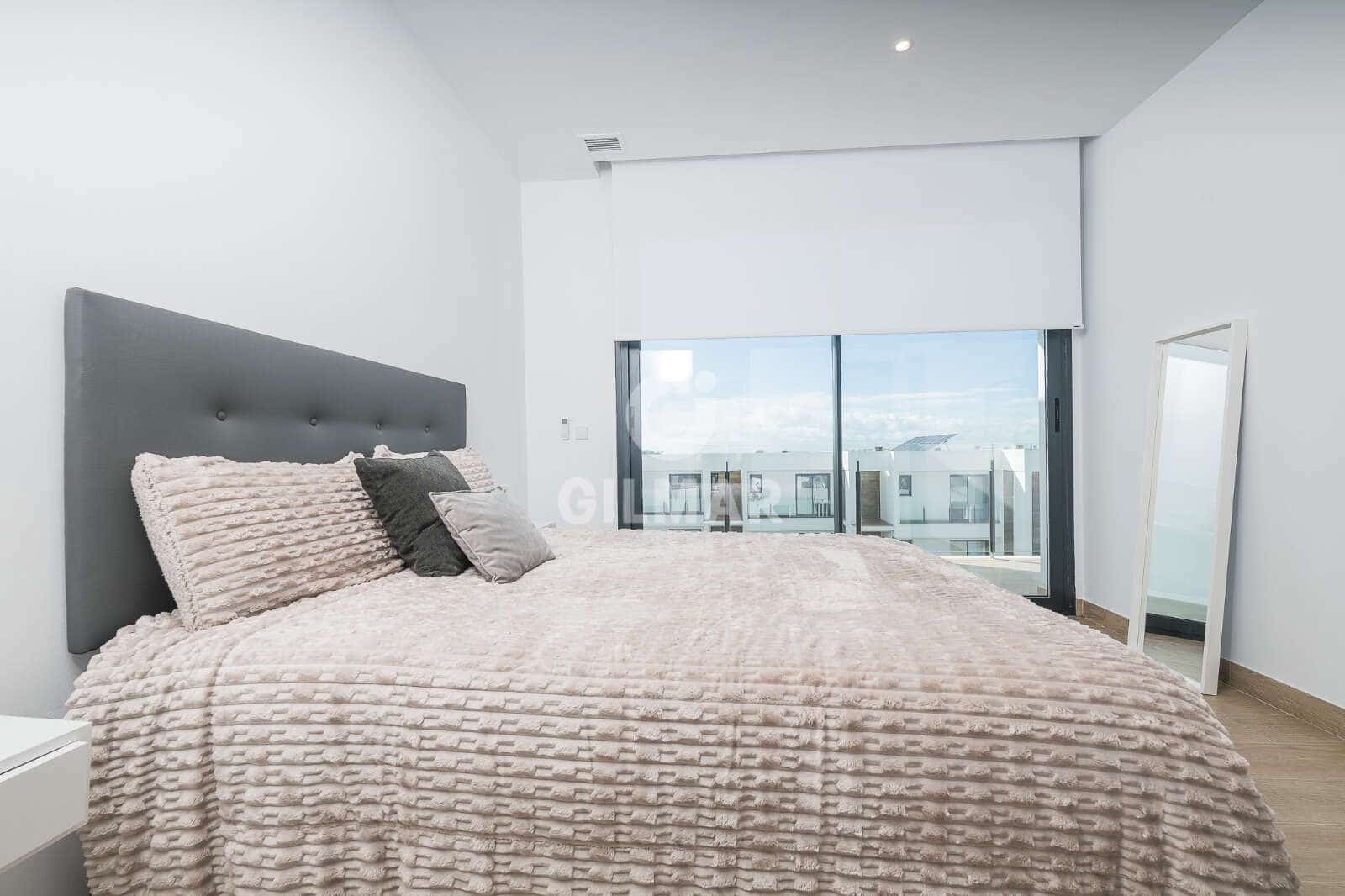 Adosado de 4 habitaciones en Puerto Real en venta con piscina - 450.000 € (Ref: 9506952)