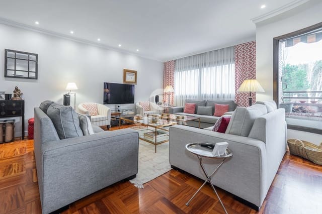 4 slaapkamer Flat te koop in Mirasierra, Madrid stad met zwembad garage - € 1.690.000 (Ref: 9509409)