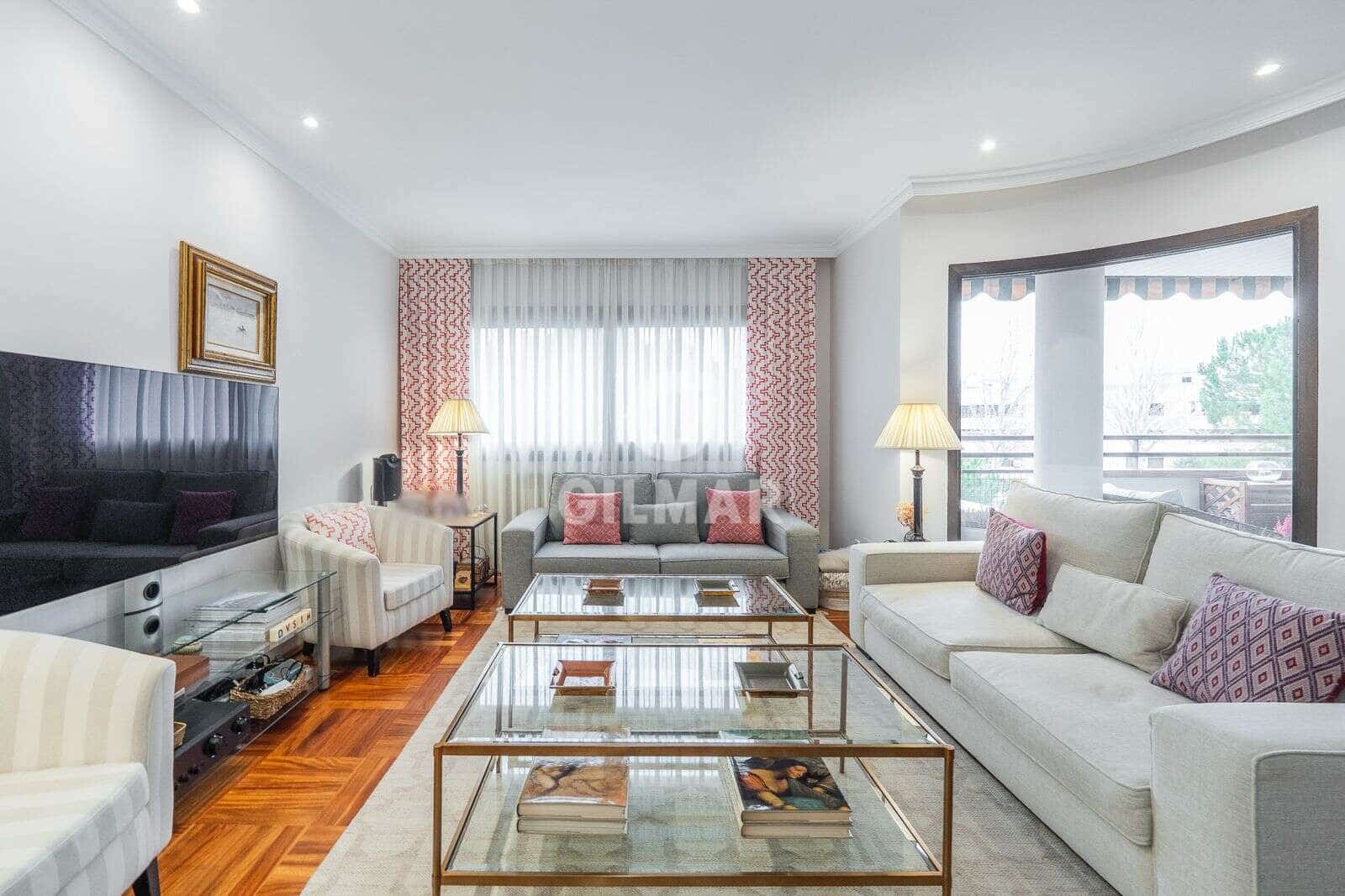 Piso de 4 habitaciones en Madrid ciudad en venta con piscina garaje - 1.690.000 € (Ref: 9509409)