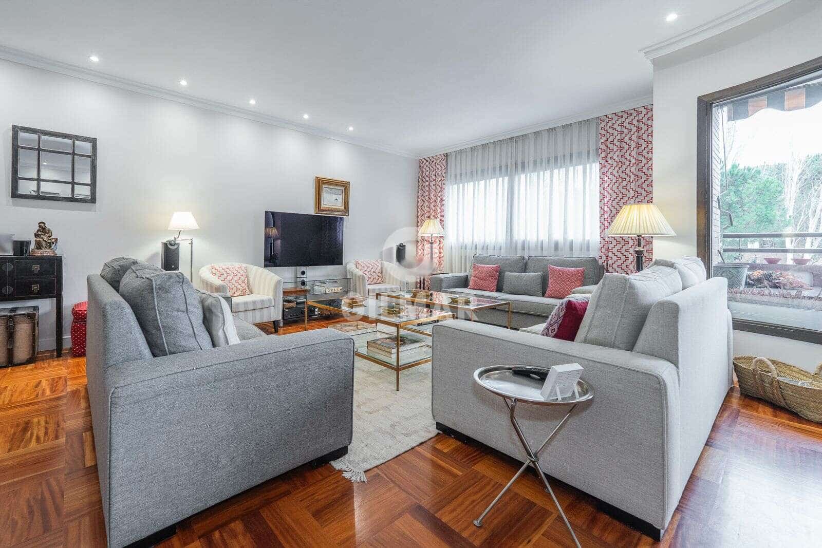 Piso de 4 habitaciones en Madrid ciudad en venta con piscina garaje - 1.690.000 € (Ref: 9509409)